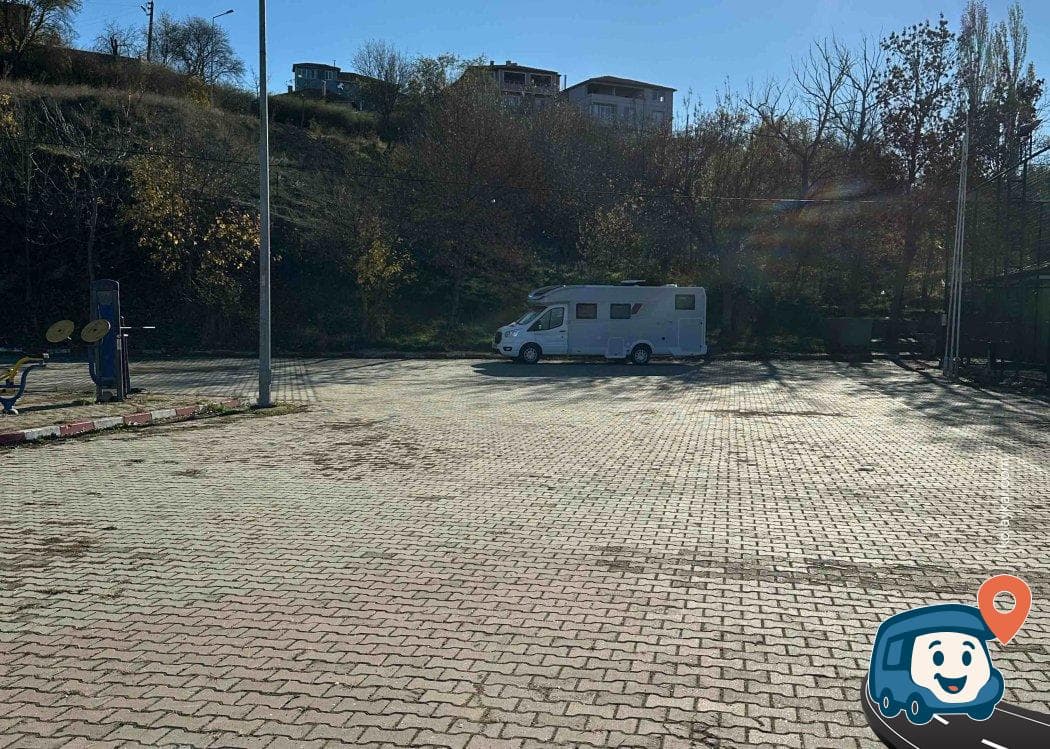 Kırklareli Futbol Sahası Yanı Otopark ve Kamp Alanı - Kırklareli Merkez, foto 1