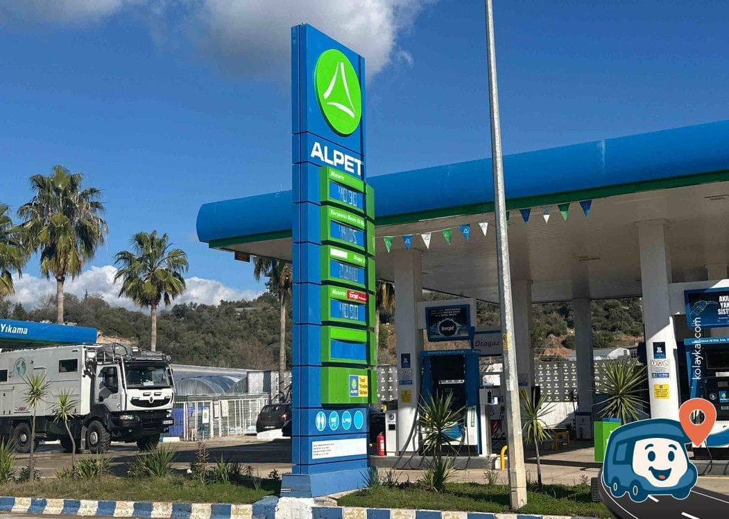 Mavikent Çıkışı Alpet Benzin İstasyonu Kamp ve Karavan Dostu - Kumluca, Antalya, foto 1