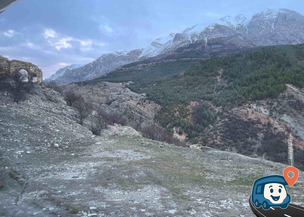 Uluborlu Kalesi Altı Otopark ve Mola Yeri - Isparta, foto 3