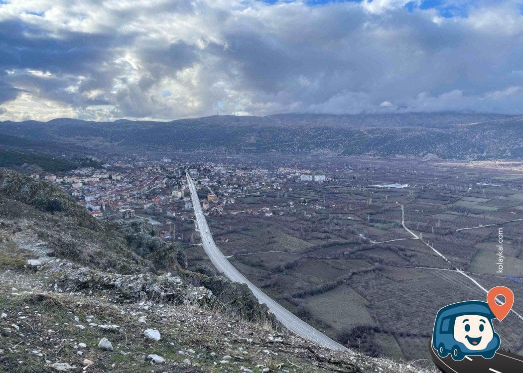 Uluborlu Kalesi Altı Otopark ve Mola Yeri - Isparta, foto 1