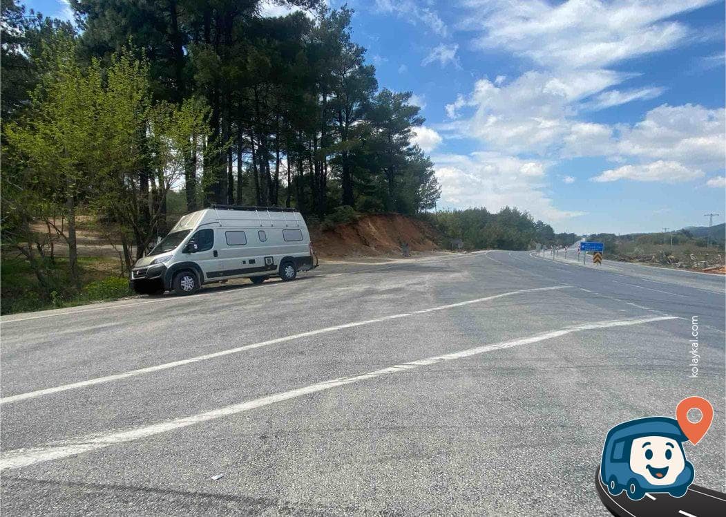 Muğla Kavşağında Su Kaynağı ve Çöp Konteyneri - Ula, foto 1