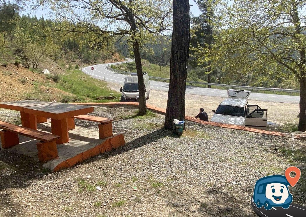 Yol Kenarı Gölgelikli Piknik Alanı ve Su Kaynağı - Akseki, Antalya, foto 1