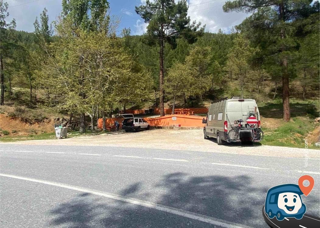 Yol Kenarı Gölgelikli Piknik Alanı ve Su Kaynağı - Akseki, Antalya, foto 2