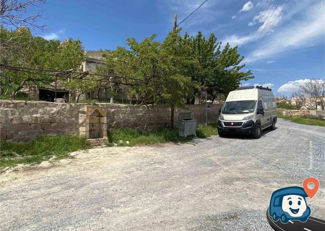 Kapadokya Yakınında Kaya Oyma Odalı Köy Çeşmesi Kamp Alanı - Yeşilhisar, Kayseri, foto 1