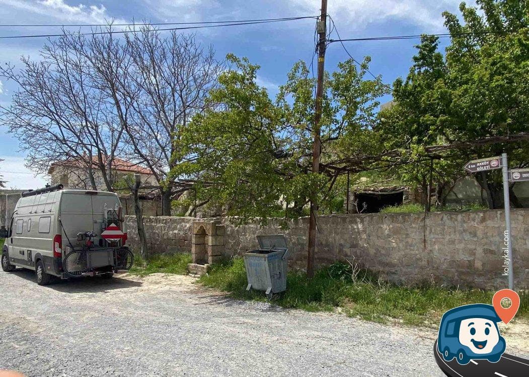 Kapadokya Yakınında Kaya Oyma Odalı Köy Çeşmesi Kamp Alanı - Yeşilhisar, Kayseri, foto 2