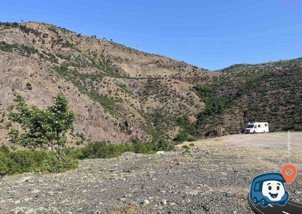Kapuzbaşı Şelalesi Yolu Otoparkı Kamp ve Mola Noktası - Yahyalı, Kayseri, foto 1
