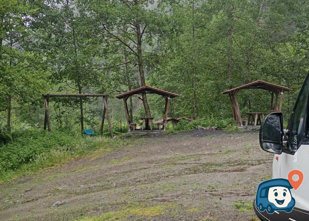 Dağ Kenarı Kamp ve Piknik Alanı - Çamlıhemşin, Rize, foto 1