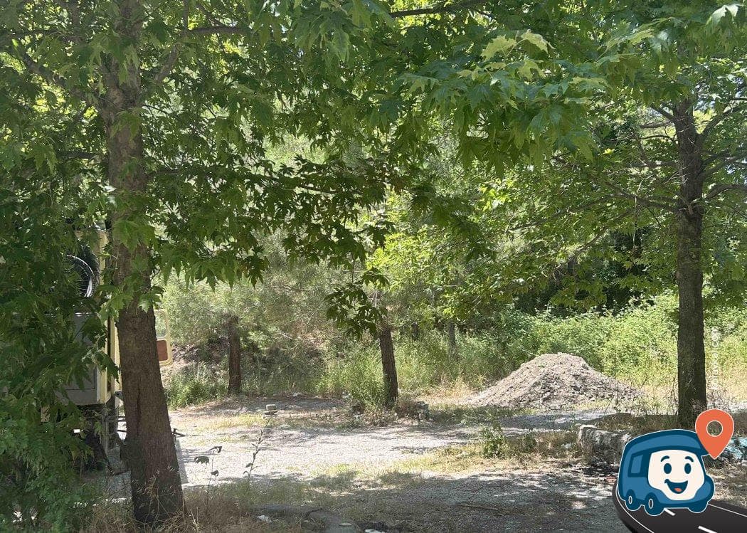 Ağaç Gölgesinde Sakin Otopark ve Kamp Alanı - Alanya, Antalya, foto 1