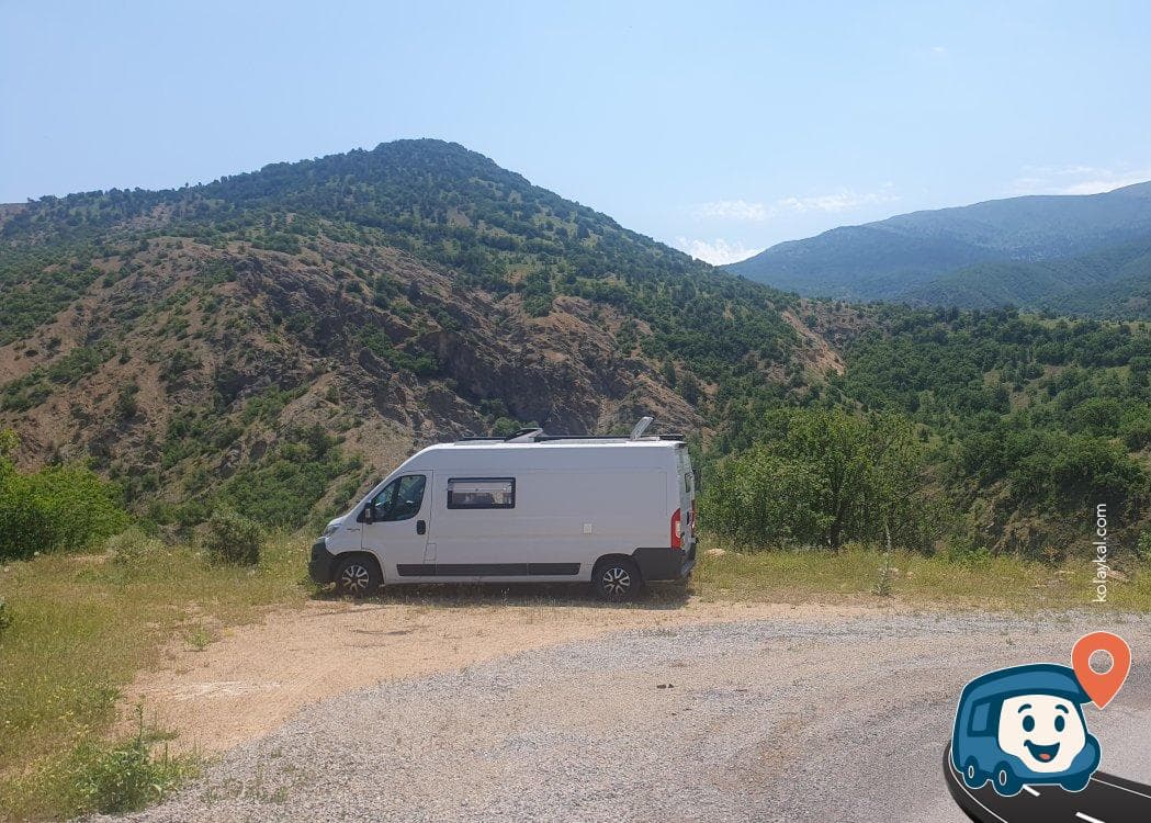 Dağ Manzaralı Nehir Kenarı Kamp Alanı - Şiran, Gümüşhane, foto 1