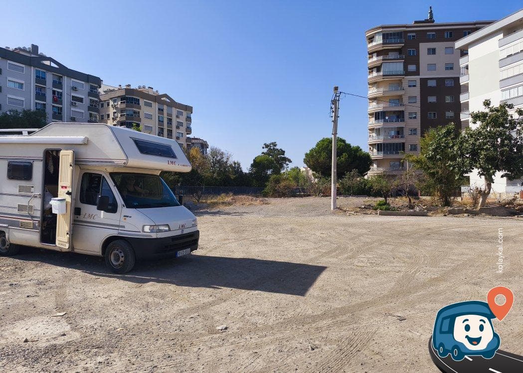 Ücretsiz Otopark (bestekar Yusuf Nalkesen Sokağı) - Karşıyaka, İzmir, foto 3