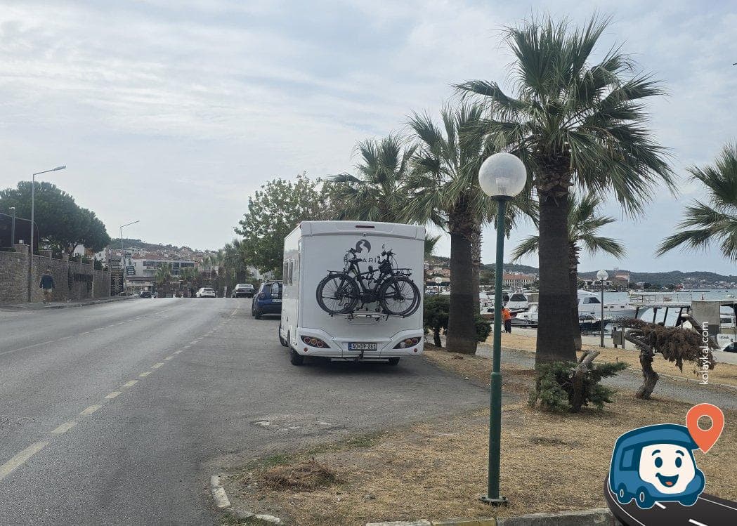 Ayvalık Sahil Kenarı Ücretsiz Otopark ve Kamp Alanı - Balıkesir, foto 1