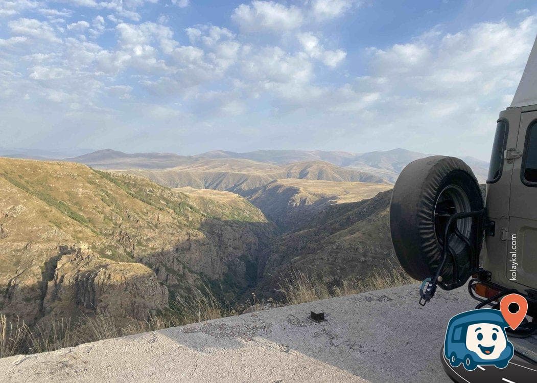 Türkiye Sınır Geçişi Sonrası Manzaralı Sakin Kamp Alanı - Çıldır, Ardahan, foto 1