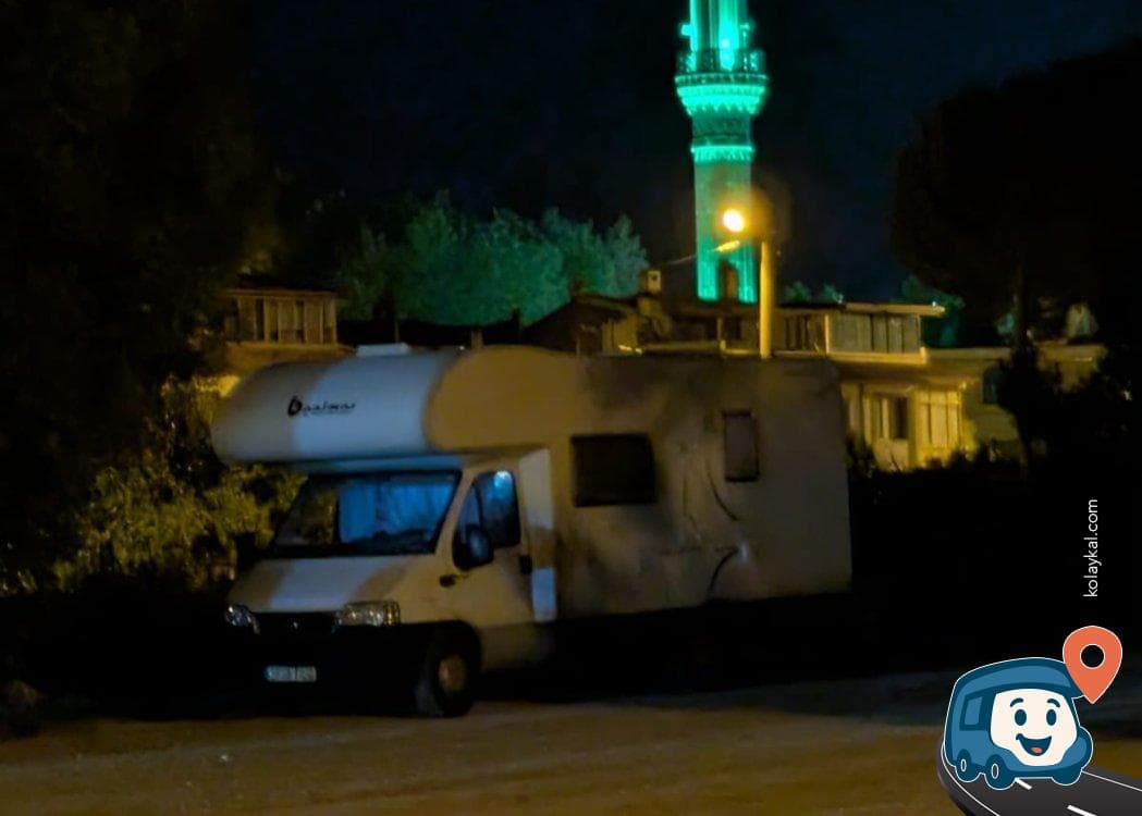 İznik Gölü Sahili Kenarında Kamp ve Park Alanı - İzni̇k, Bursa, foto 1
