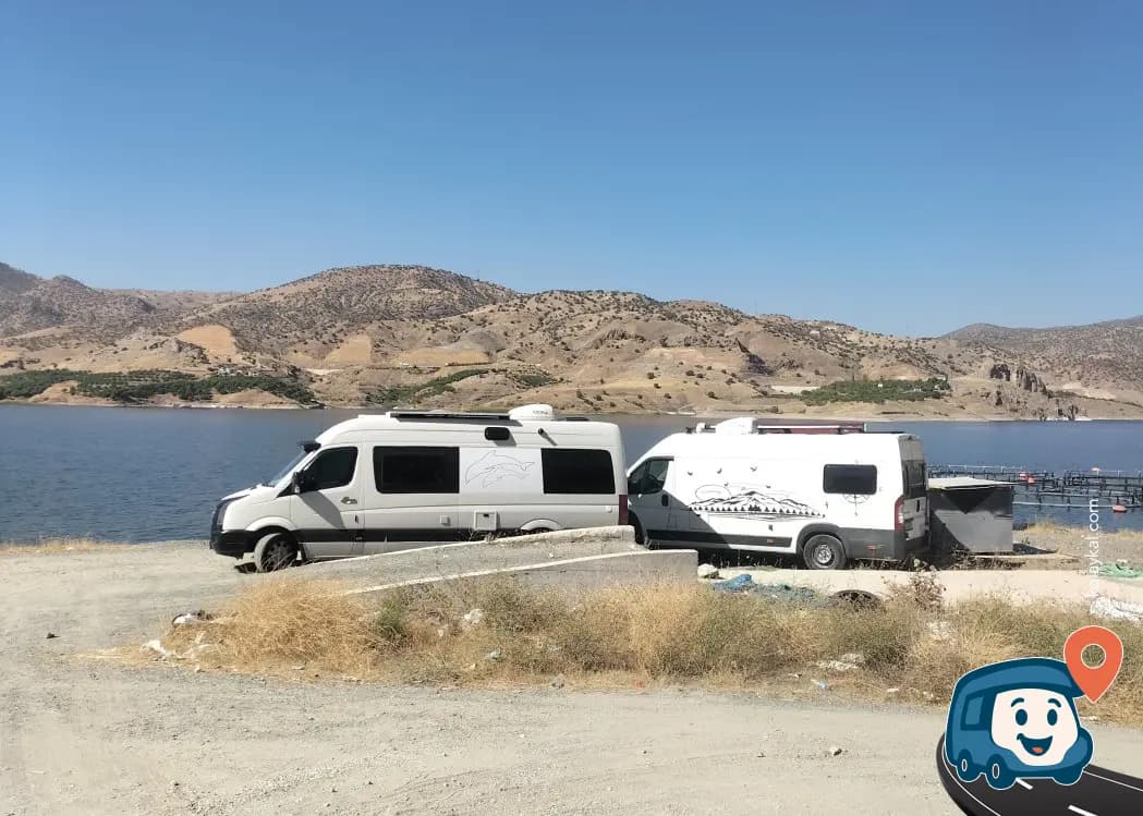 Baraj Gölü Yakını Köprü Altı Kamp ve Balık Tutma Alanı - Kale, Malatya, foto 1