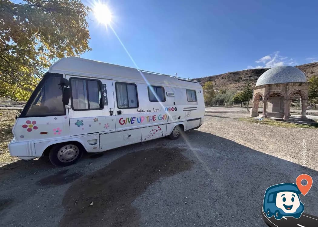 Kırşehir İçme Suyu Çeşmesi Yanı Otopark ve Dinlenme Alanı - Karakeçili, Kırıkkale, foto 1