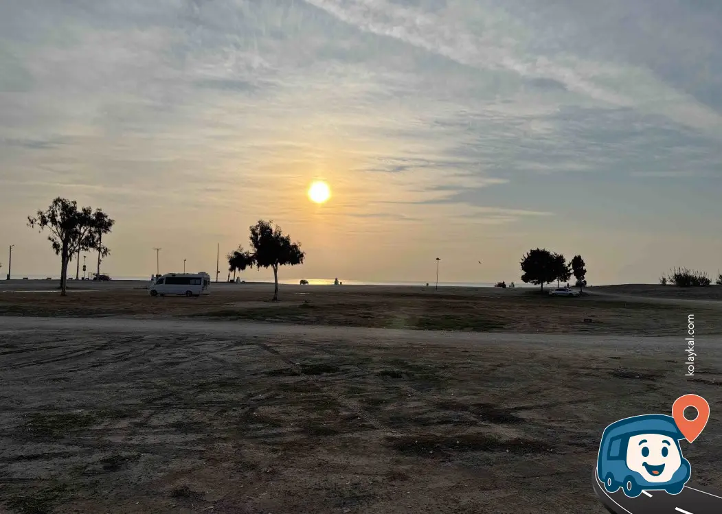 Mersin Sahili Geniş Otopark ve Kamp Alanı - Mezitli, foto 1