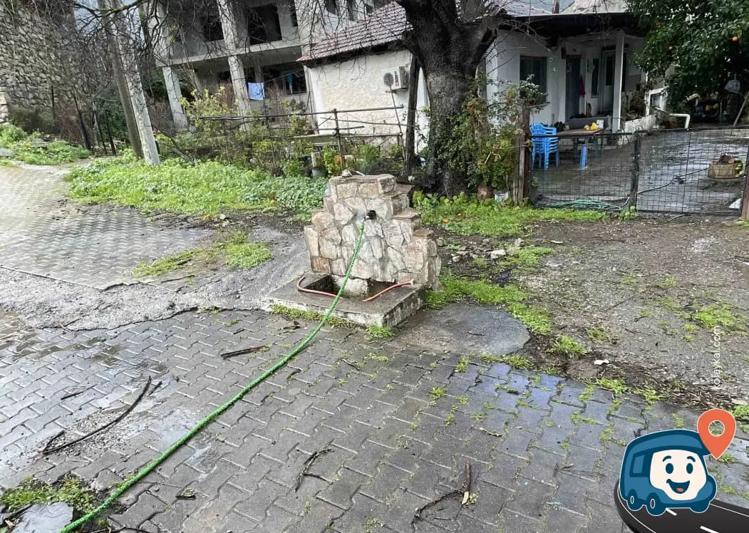 Köyceğiz Halk Çeşmesi Ücretsiz Su ve Kolay Park İmkanı - Muğla, foto 3
