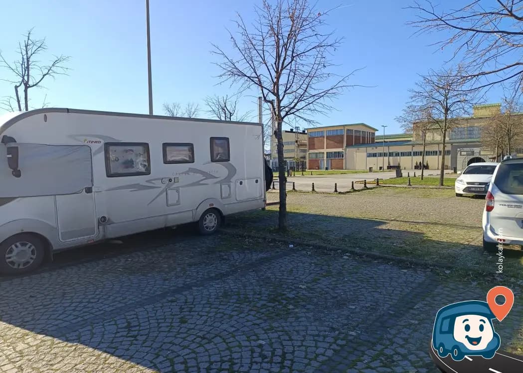 Kocaeli Bilim Merkezi Yanı Ücretsiz Otopark ve Kamp Alanı - İzmit, foto 1