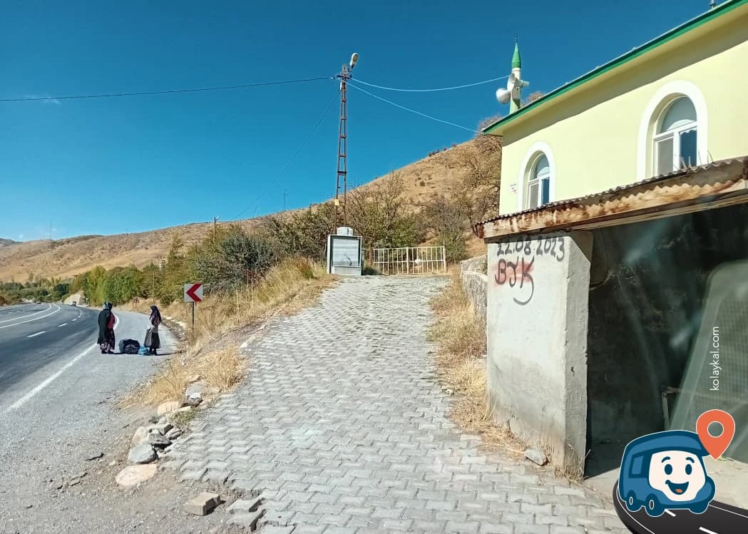 Muradiye Şelalesi Yakını Su Kaynağı - Tatvan, Bitlis, foto 1