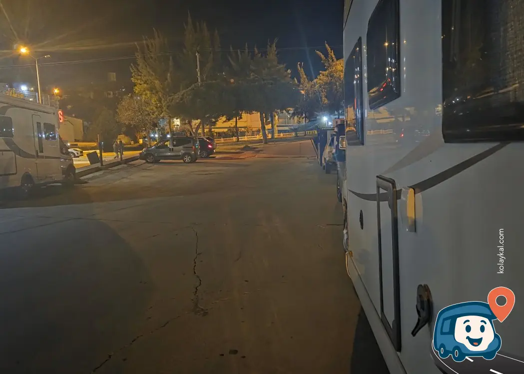 Ücretsiz Gece Konaklama Alanı - Kuşadası, Aydın, foto 1