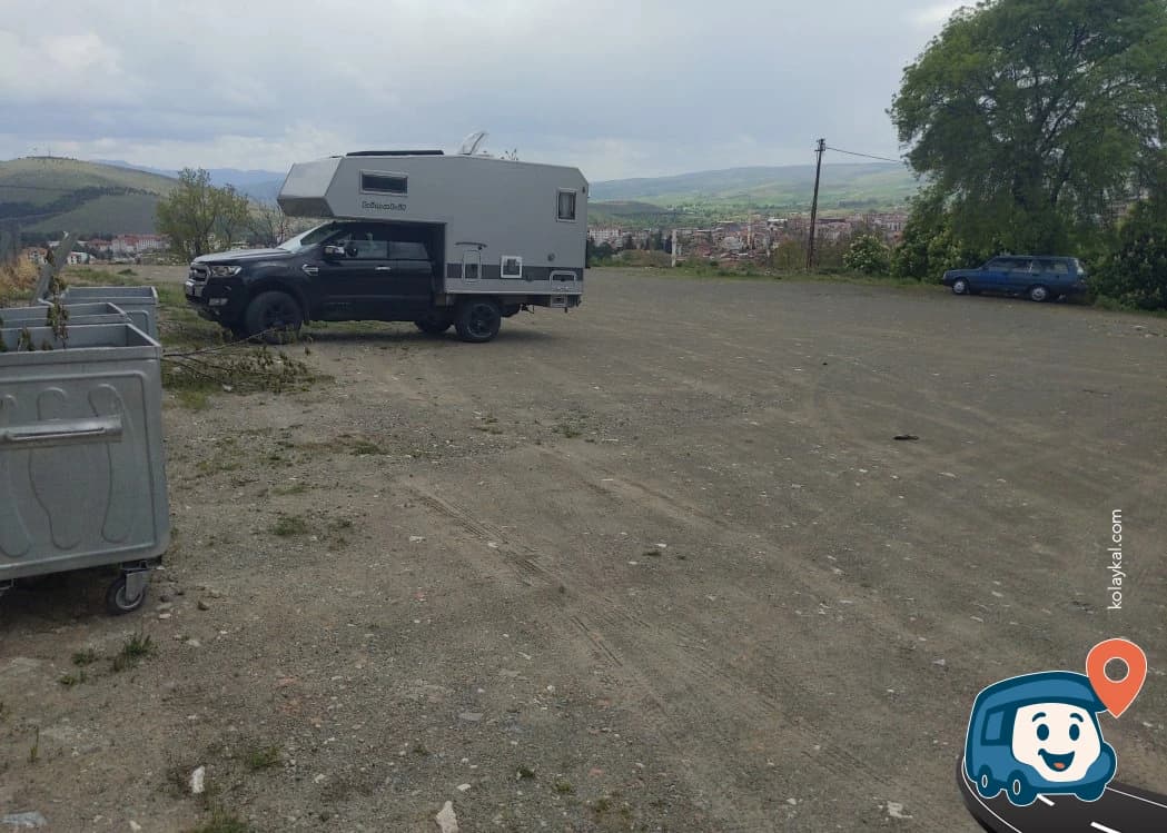 Zile Kalesi Önünde Geceleme Alanı - Tokat, foto 1