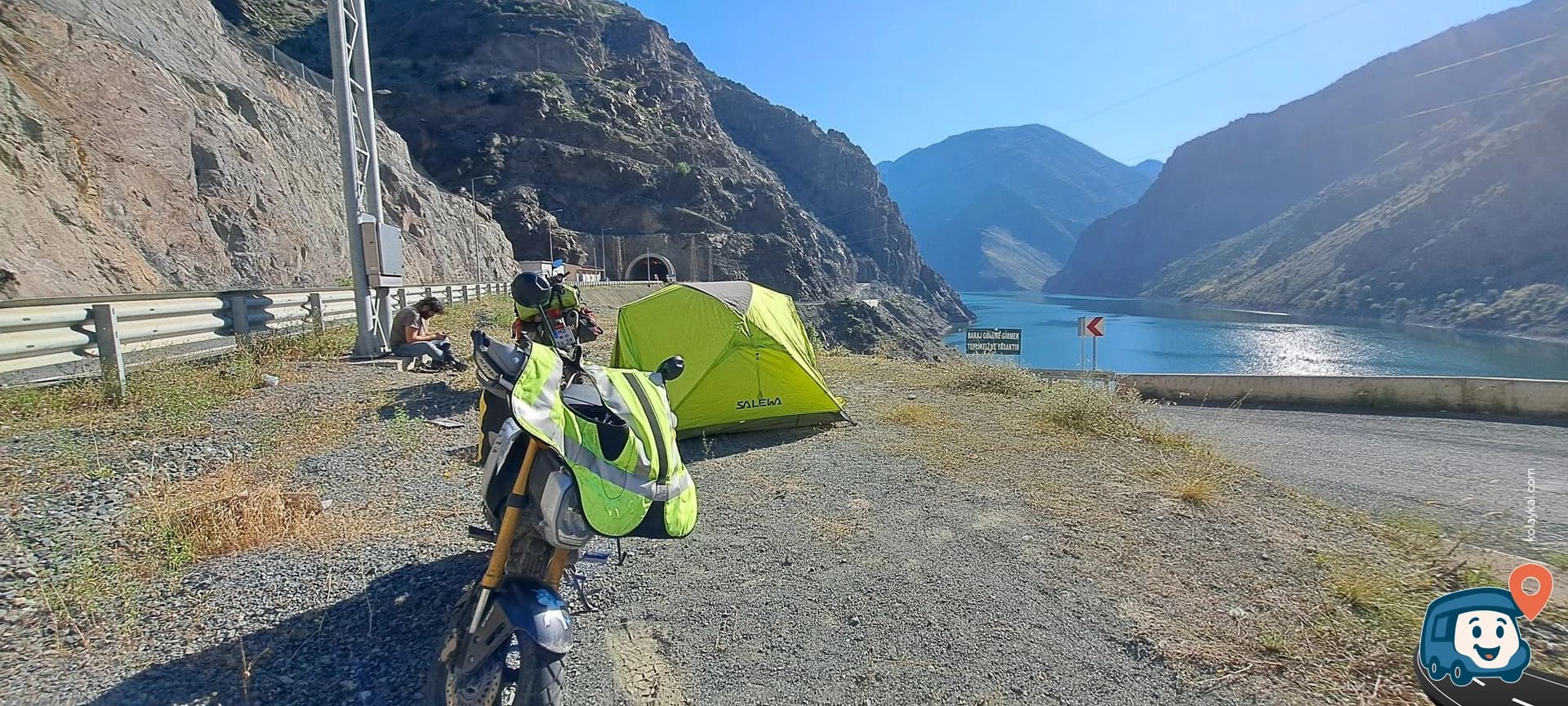 Göl ve Yol Arası Vahşi Kamp Noktası - Yusufeli, Artvin, foto 1