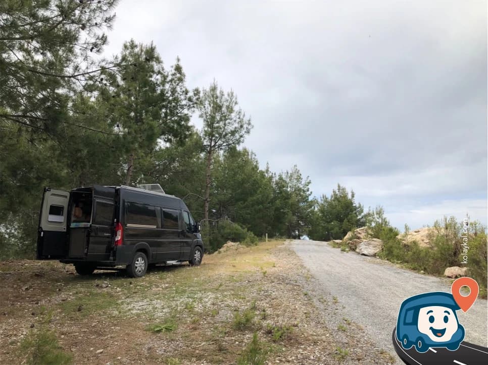 Terk Edilmiş Yol Üzerinde Park - Gündoğmuş, Antalya, foto 1