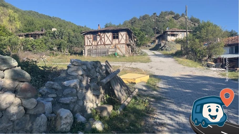 Dağ Köyünde Meydan ve Su Kaynağı - Osmancık, Çorum, foto 1