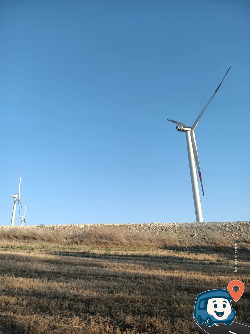 Rüzgar Türbinleri Yakınında Vahşi Kamp Alanı - Silivri, İstanbul, foto 1