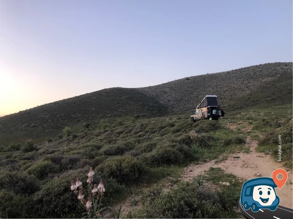 Vadiye Bakan Tepedeki Kamp Alanı - Akhisar, Manisa, foto 1