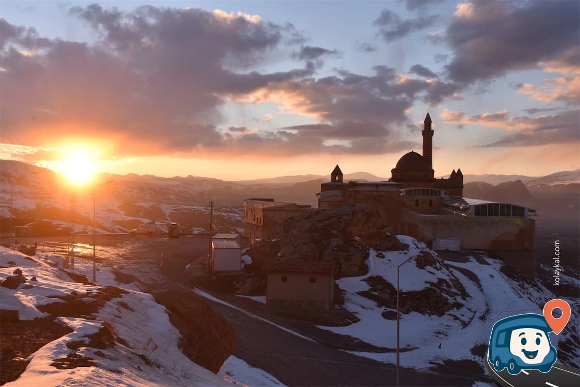 İshak Paşa Sarayı Otopark Kamp Alanı - Doğubayazıt, Ağrı, foto 1