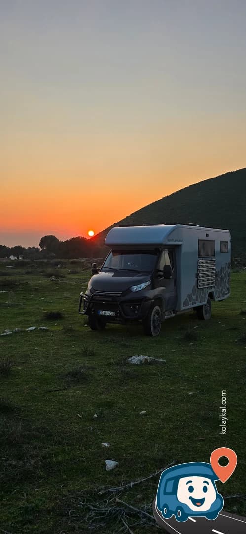 Toprak Piramitler Yanında Tarla Kampı - Salihli, Manisa, foto 1