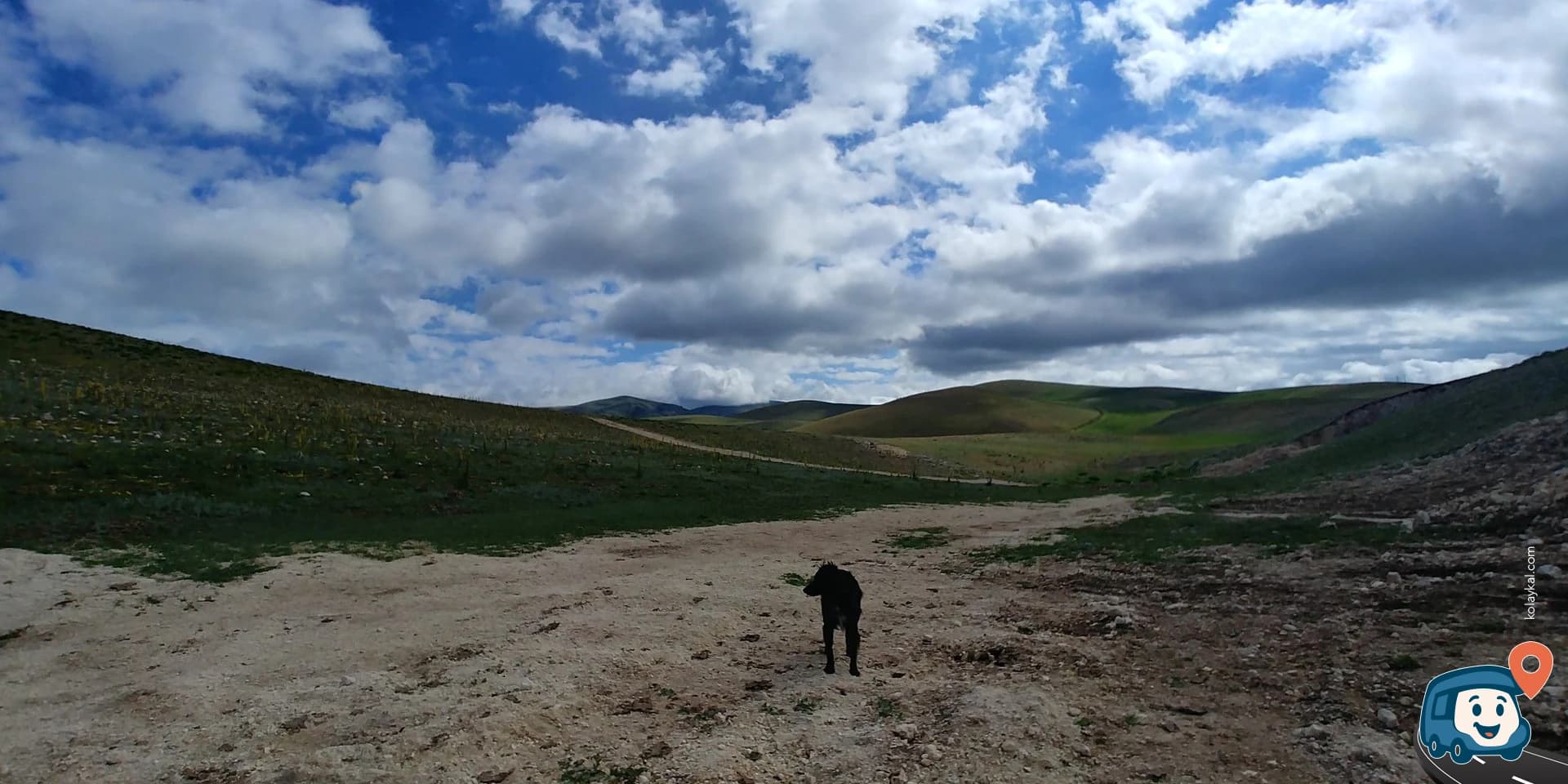 Toprak Yol Sonundaki Tepeler - Karayazı, Erzurum, foto 1