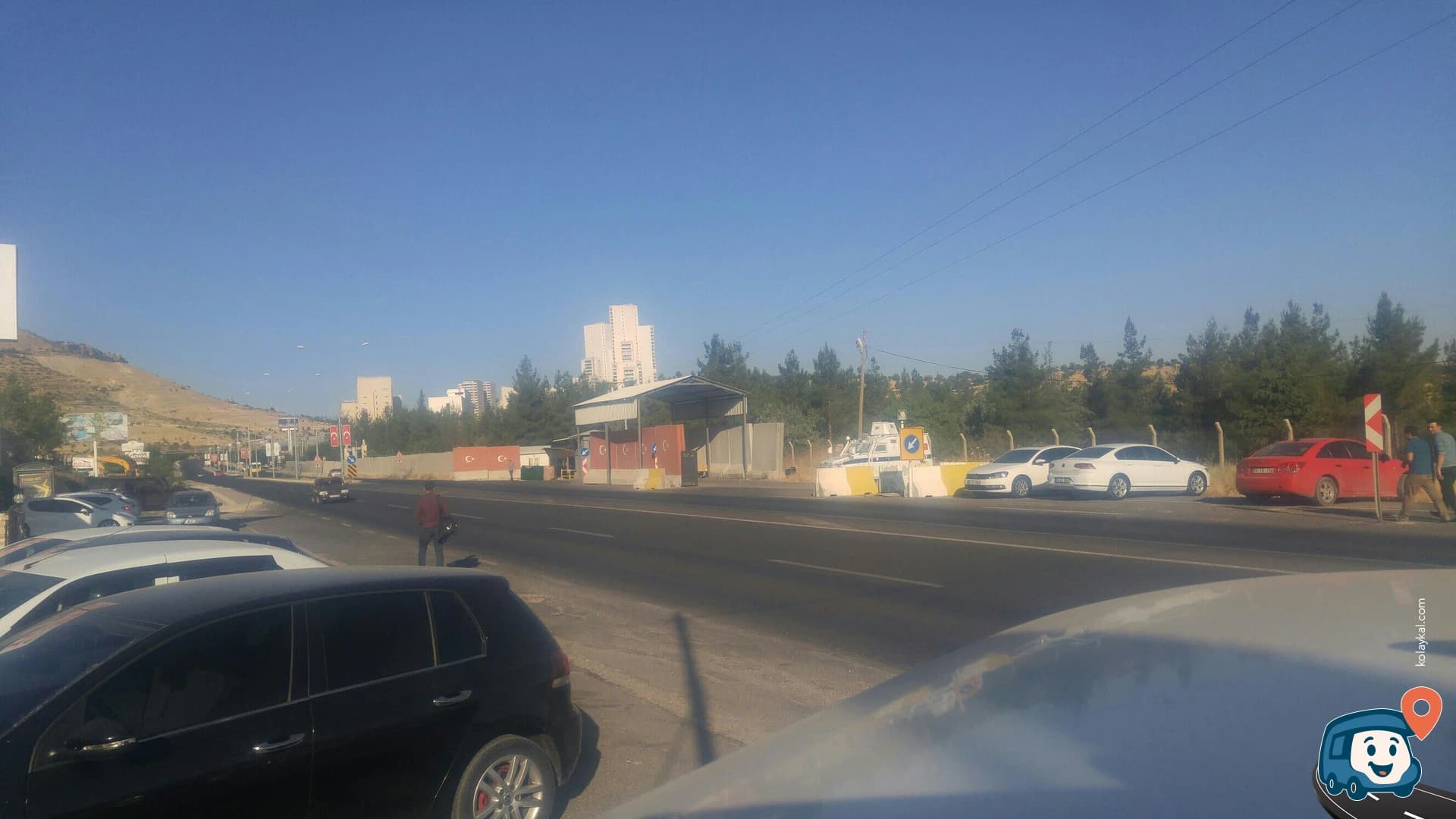 Askeri Kontrol Noktası Yanı Yol Üzeri Park Alanı - Artuklu, Mardin, foto 1