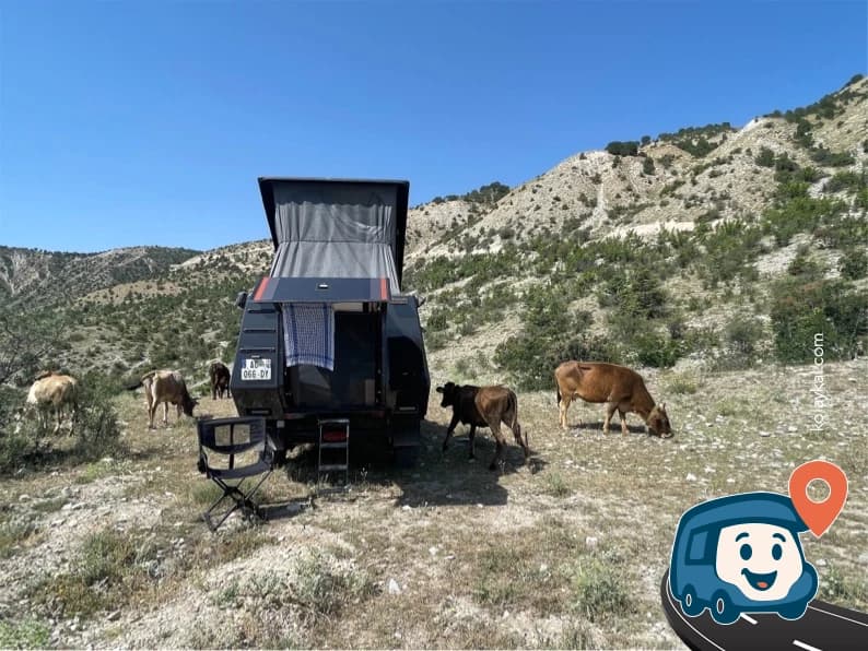 Tortum Gölü Üzerinde Vahşi Kamp Alanı - Uzundere, Erzurum, foto 1