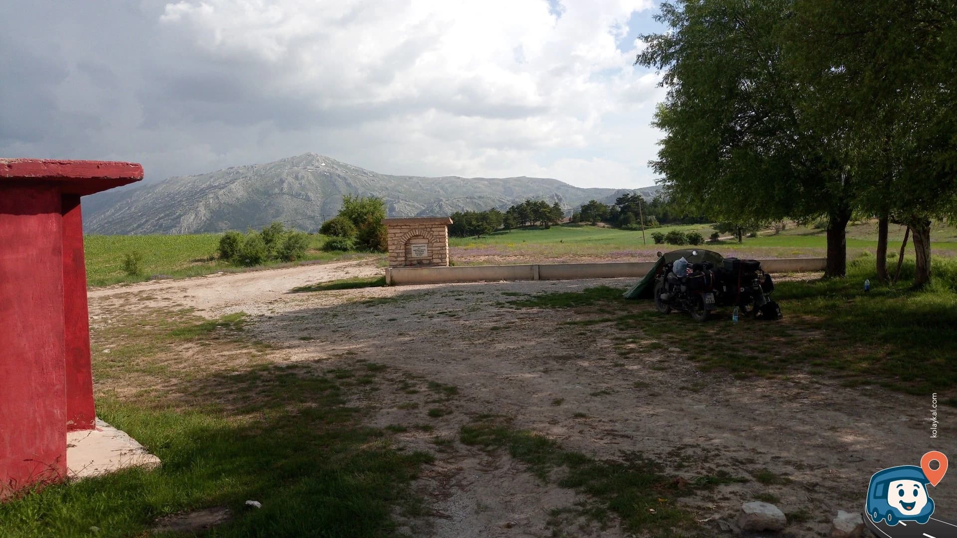 Kaynaklı ve Tuvaletli Kamp Yeri - Şarkikaraağaç, Isparta, foto 1