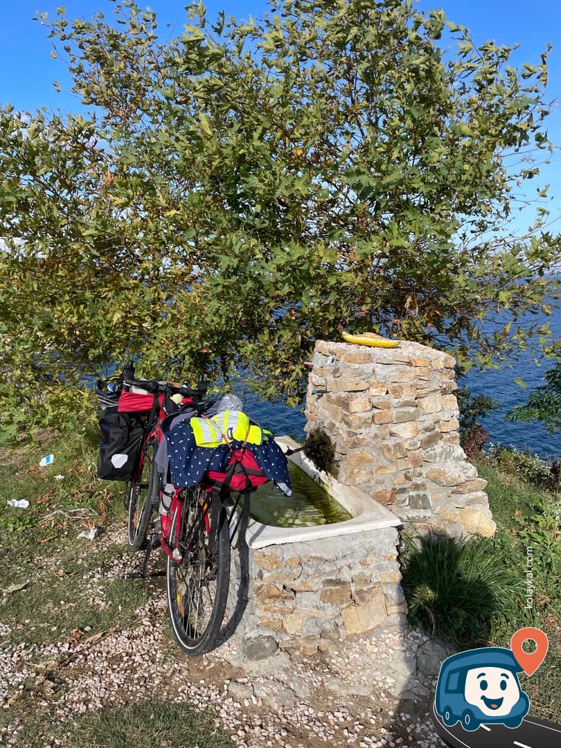 Deniz Manzaralı ve Çeşmeli Vahşi Kamp Noktası - Erdek, Balıkesir, foto 1