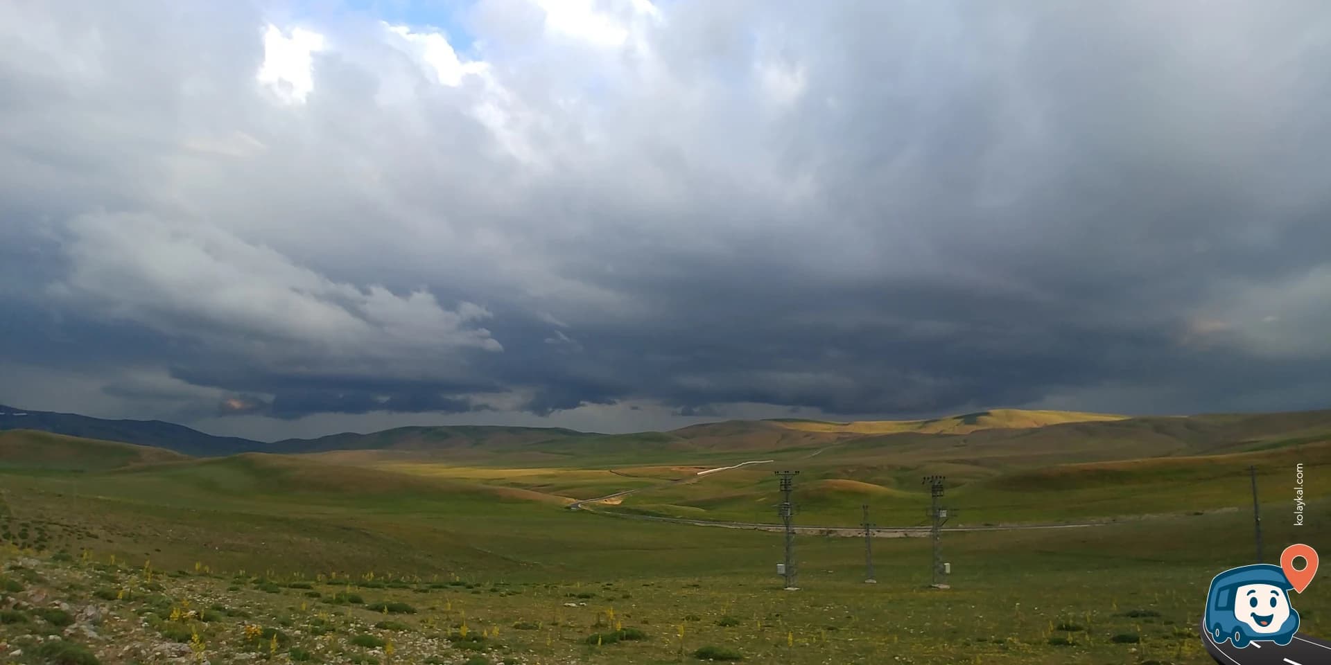 Toprak Yol Sonundaki Tepeler - Karayazı, Erzurum, foto 2
