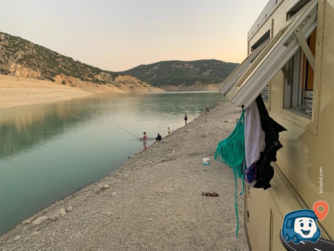 Göl Kenarında Vahşi Kamp Noktası - Korkuteli, Antalya, foto 1