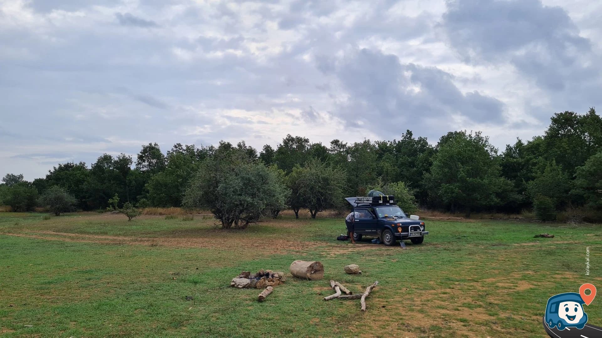 Göl Manzaralı Yabani Naneli Düz Çimenlik Alan - Lapseki, Çanakkale, foto 1